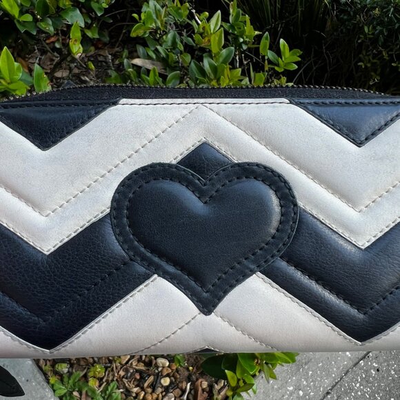 Gucci GG Marmont Chevron Zip Wallet Black & White Leather - Picture 2 of 10